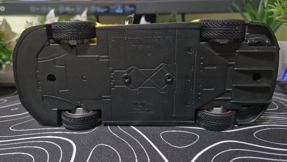 Машинка 1:24 металева
