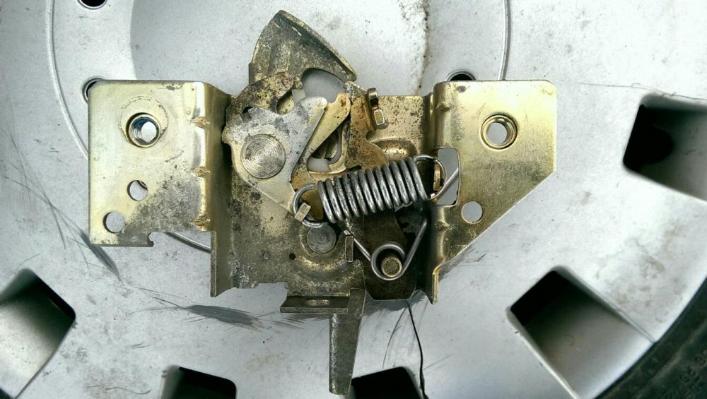 Замок капота Ford Fusion