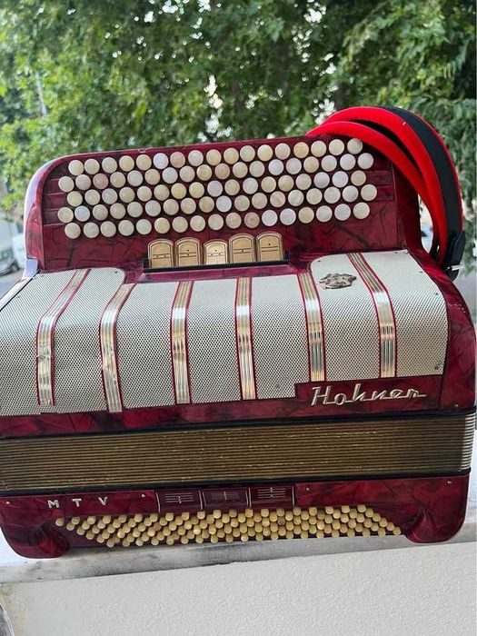 Acordeão Hohner Amati VIII à 3a voz com saco e correias novas