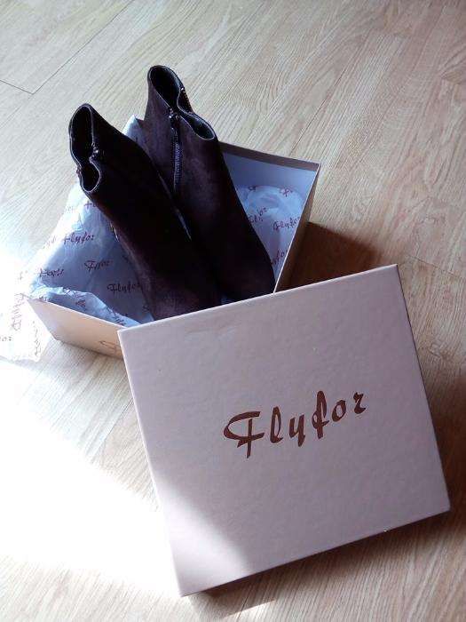 Botas curtas salto alto castanhas