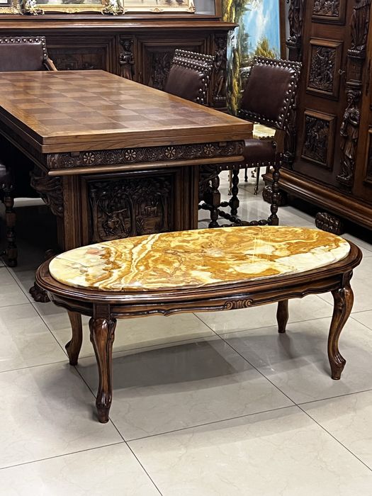 Стiл журнальний овальний дерев'яний з оніксом.Бельгія