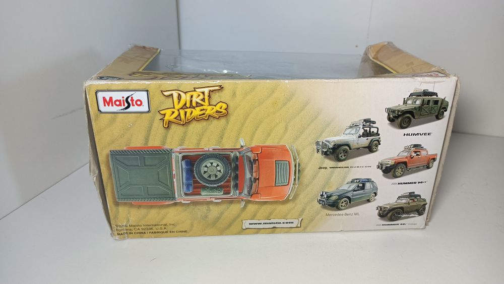 HUMMER H1 1:24 Wojskowy Model Kolekcjonerski Miasto 1:27 Humvee metal