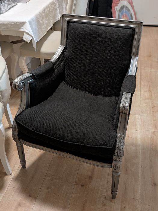 Cadeirão Preto e Prateado - 65cm x 65cm x 85cm - Coimbra