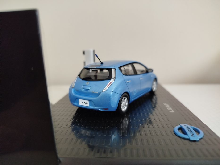 Miniatura Nissan Leaf 1/43 Nova