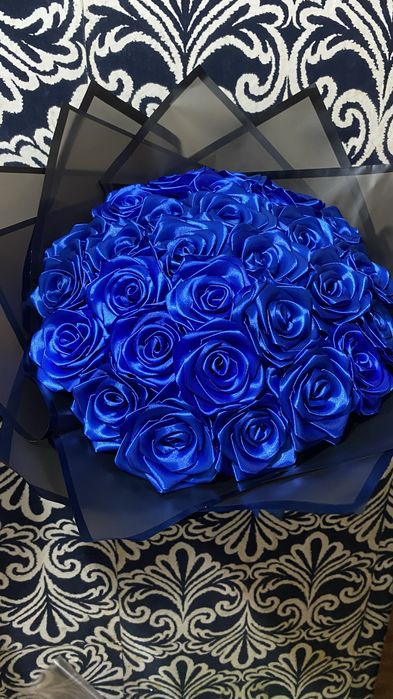 Букет роз с атласной ленты