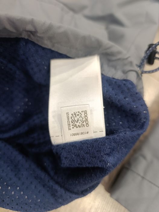 Вітрова куртка adidas
