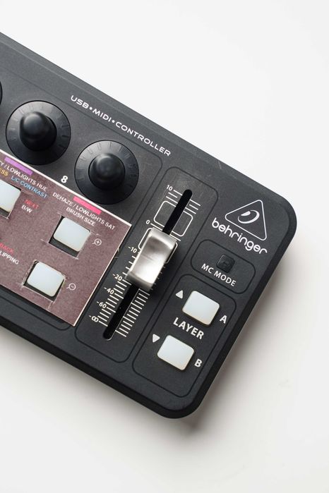 Behringer X Touch Mini - Controlador USB universal / Loupedeck
