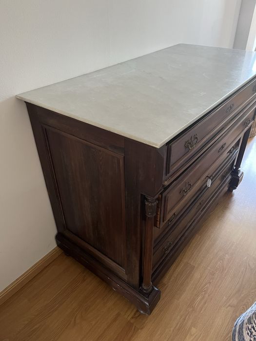 cómoda com pedra em mármore