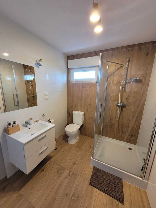 Domek nad jeziorem- linia brzegowa, pomost, mini plaża- Spalona