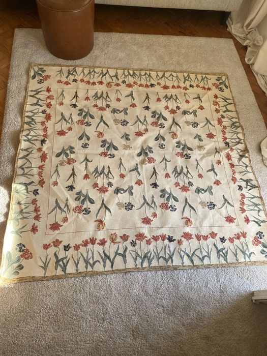 Tapete com padrão aflorado