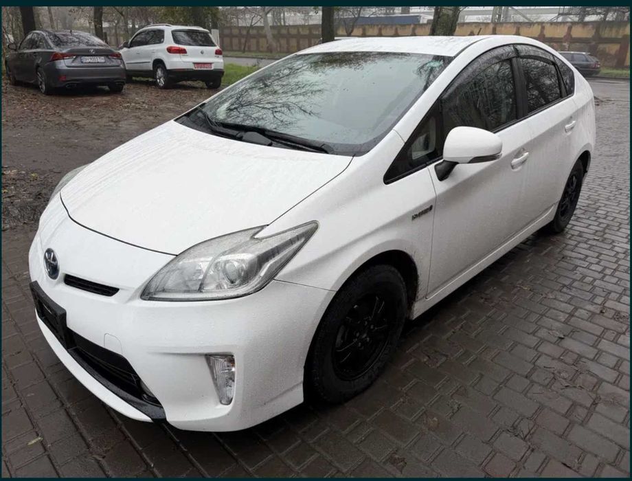 Авто в аренду аренда авто оренда авто работа в такси Toyota Prius 2015 гибрид автомат
