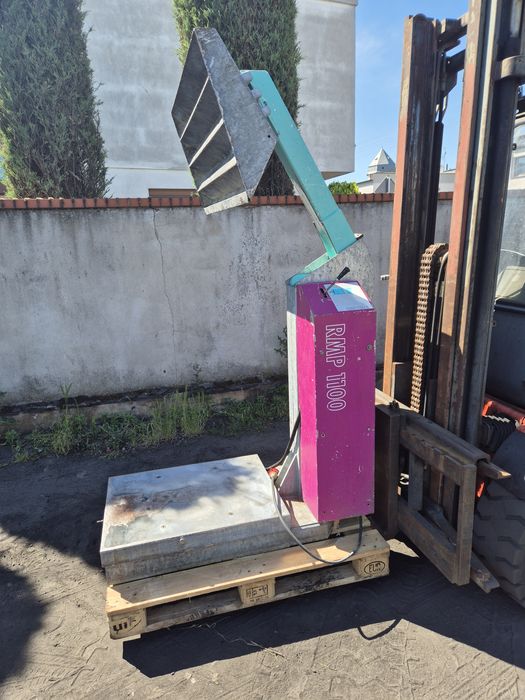 Kompaktor zgniatarka prasa belownica  do odpadów  makulatury folii