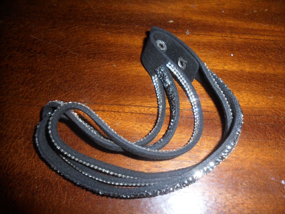 Pulseira preta de couro oferta de portes de envio