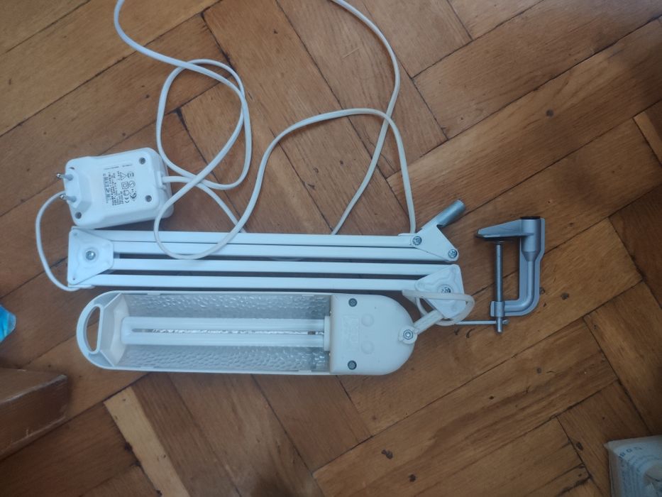 Лампа 11 Вт Lival Финляндия оригинал g23 струбцина металлическая