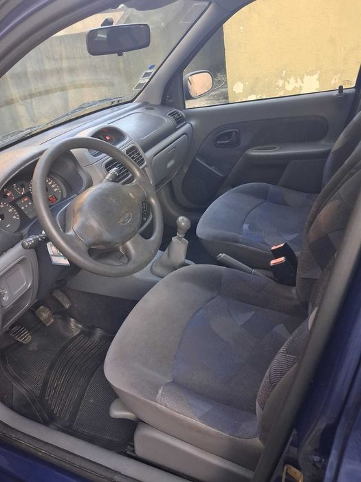 Renault Clio 1.2 RN - Poucos kms