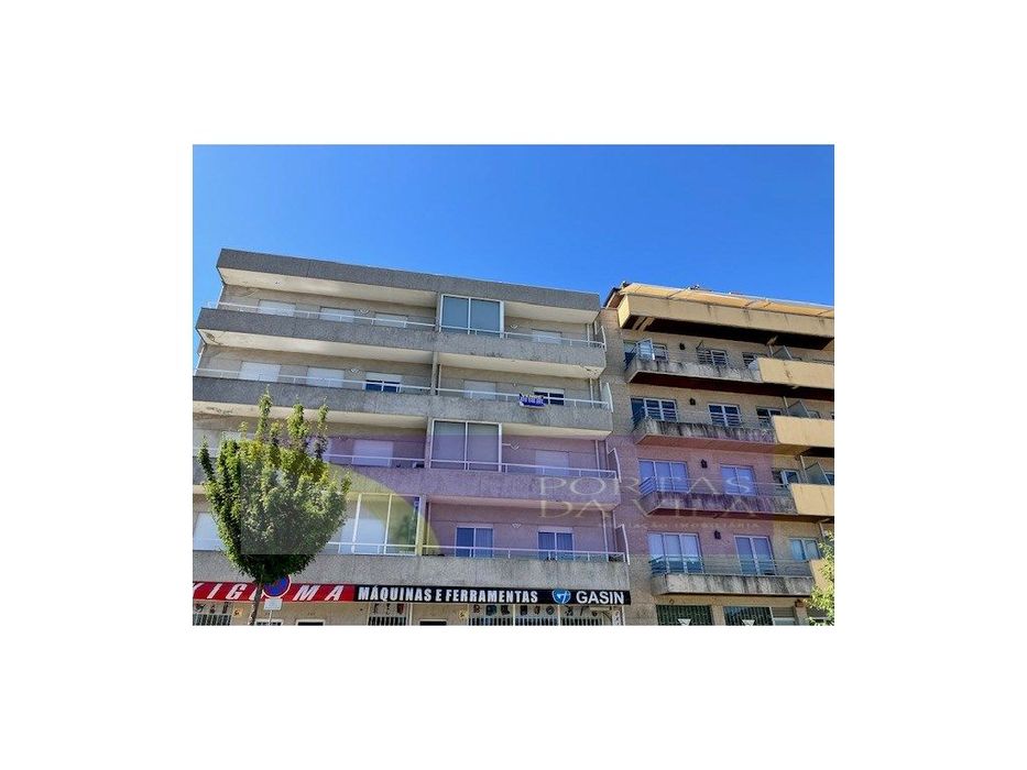 Apartamento T2+1 com Lugar de Garagem e Varanda em Guimarães