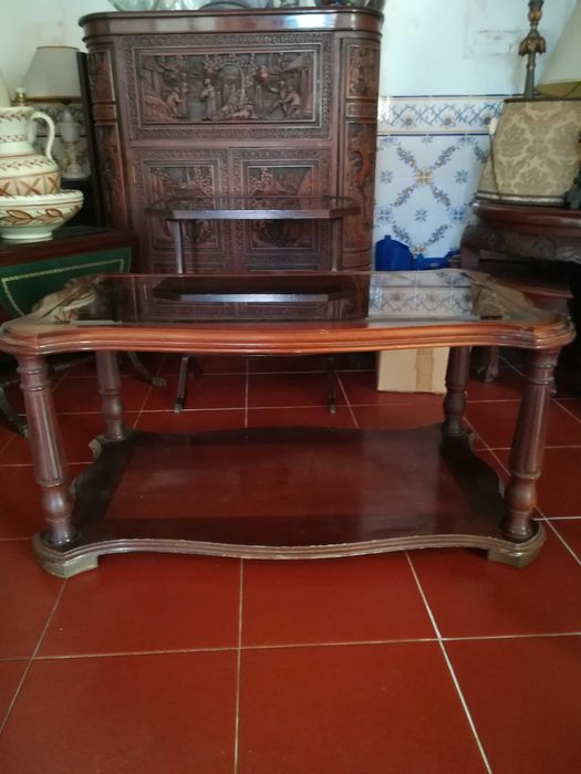 Mesa em madeira e vidro