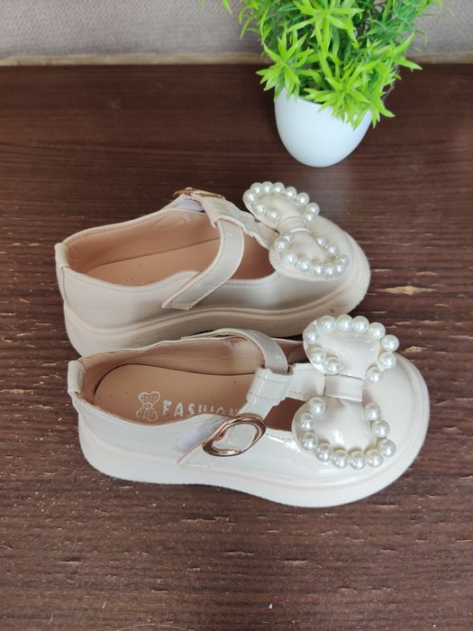 Туфельки для дівчинки