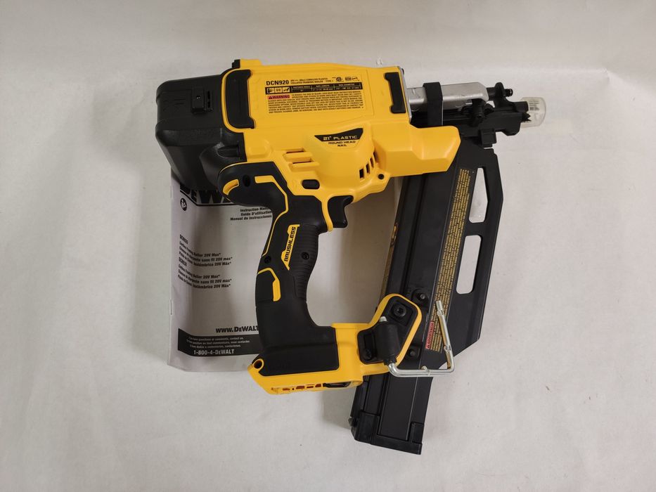 Цвяхозабивний пістолет нейлер DeWALT DCN920B XR 20Vmax кут 21°