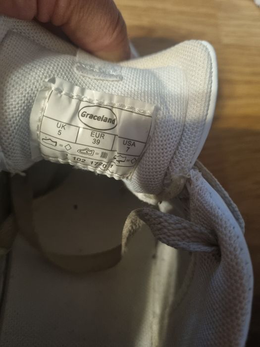 Buty sportowe damskie rozm. 39 białe srebrne Graceland