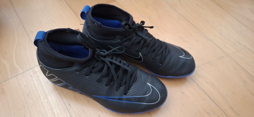 Chuteiras Nike Mercurial - tamanho 36.5