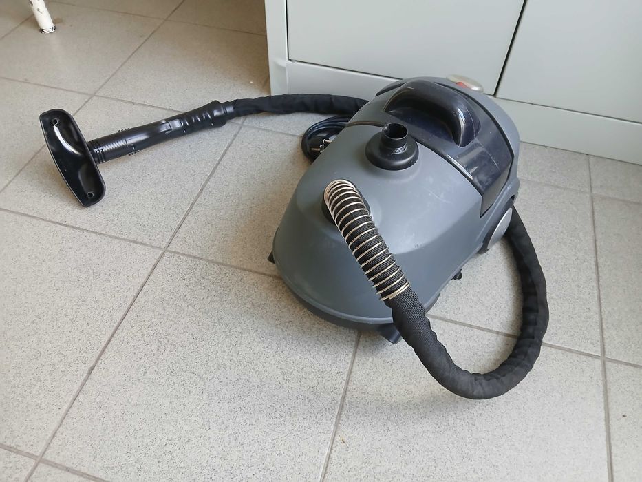 Вертикальна парова праска HILTON HGS 2863.