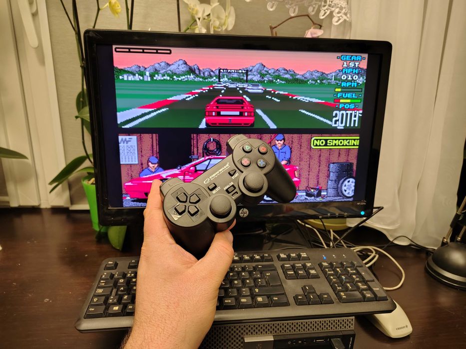 Zestaw Komputerowy 4GB 250GB LCD 22 Commodore OS (retro gry) + Pad