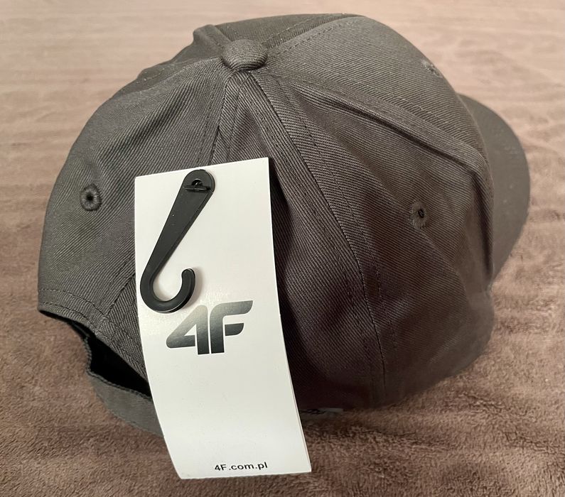 Czapka z daszkiem 4f
