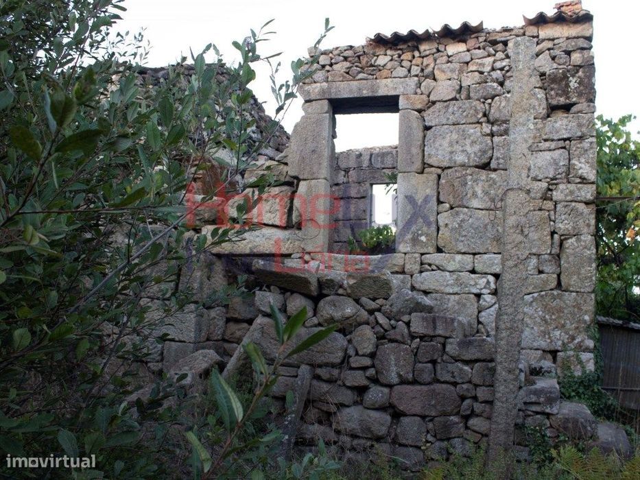 Terreno com Ruína