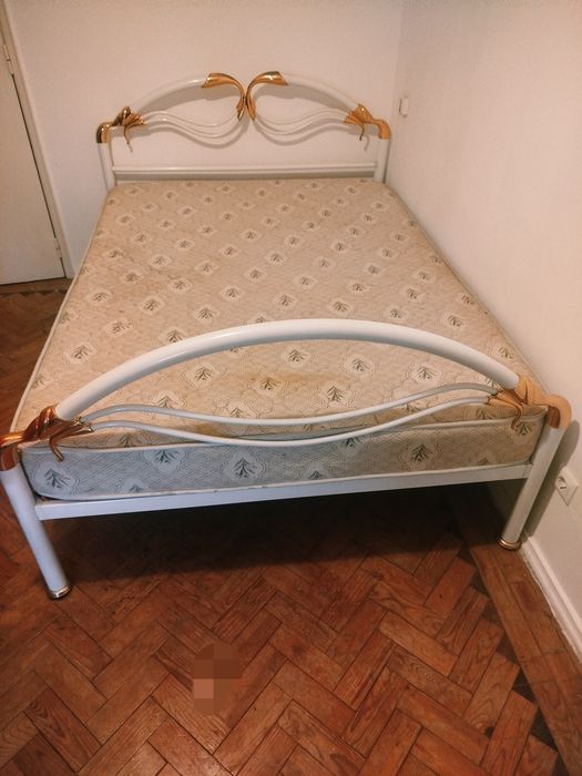 Cama de casal com colchão