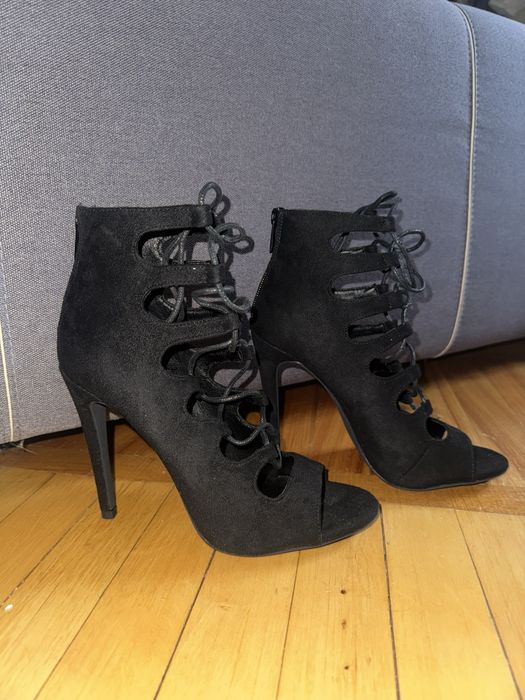 Нові каблуки хілси high heels шнурівка шпилька