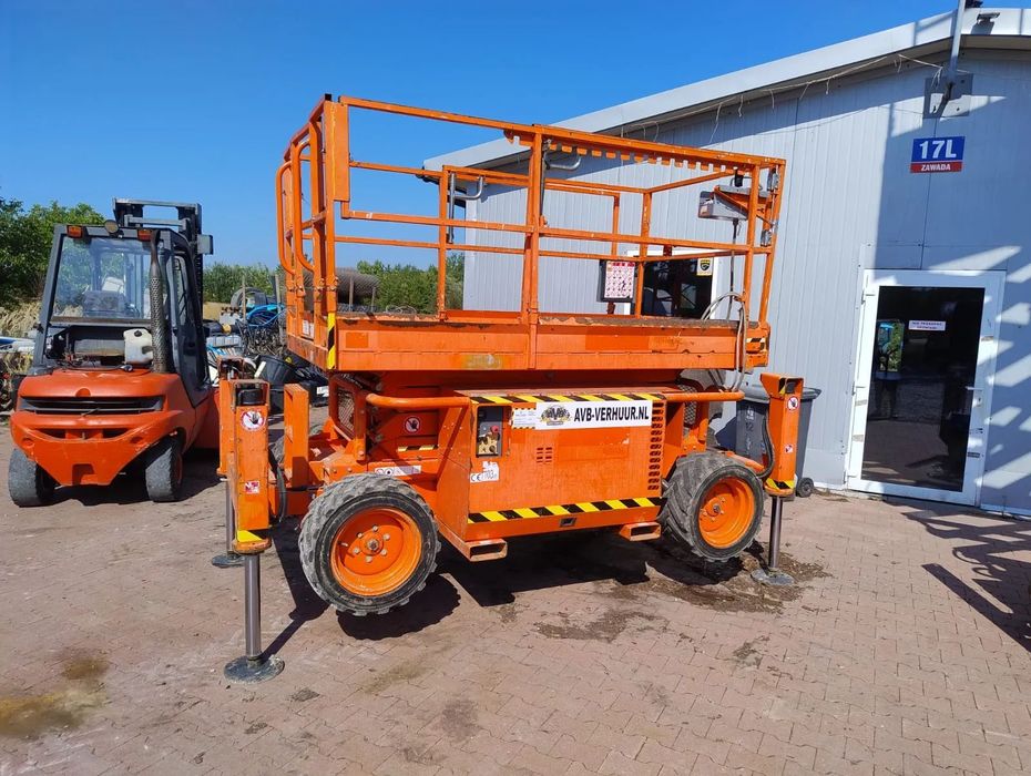 Skyjack SJ6826RT  Podnośnik Nożycowy SKYJCK SJ 6826RT Zwyżka Diesel 4x4