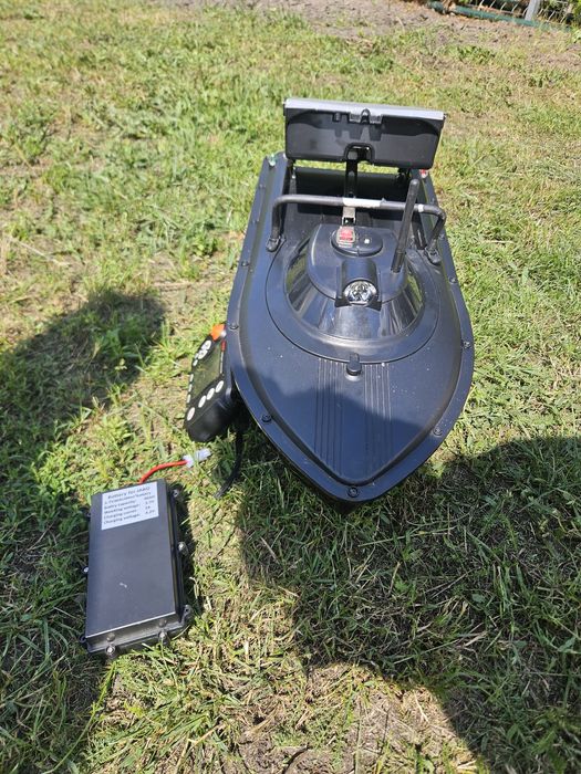 Łódka zanętowa JABO-2AG GPS 12h pływania