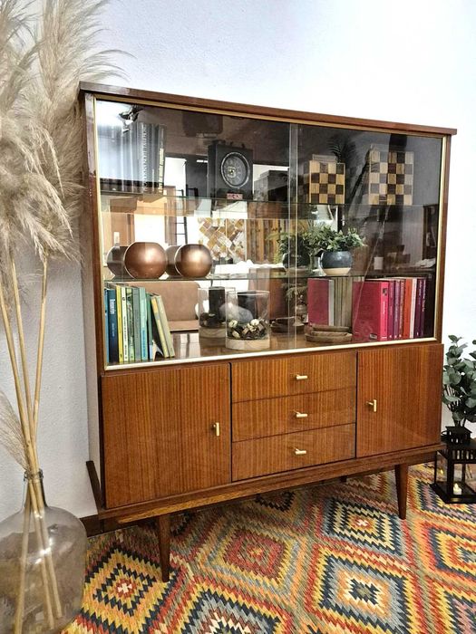 Vitrine / Aparador / Movel / Olaio / Vintage / Mesa