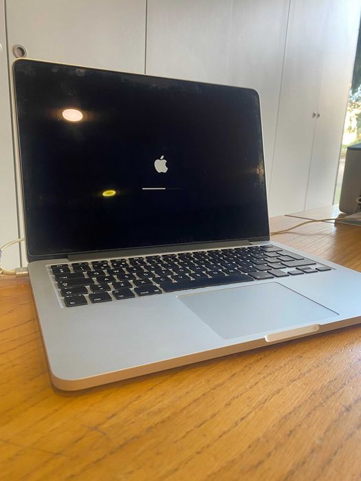 MacBook Pro 13 (8GB - 256GB SSD)