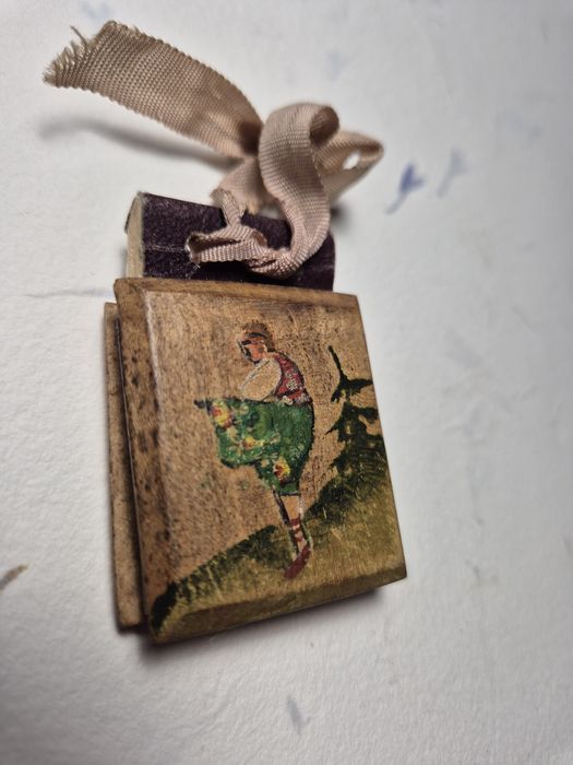 Przedwojenny mini notes z malowanymi okładkami rękodzieło antyk