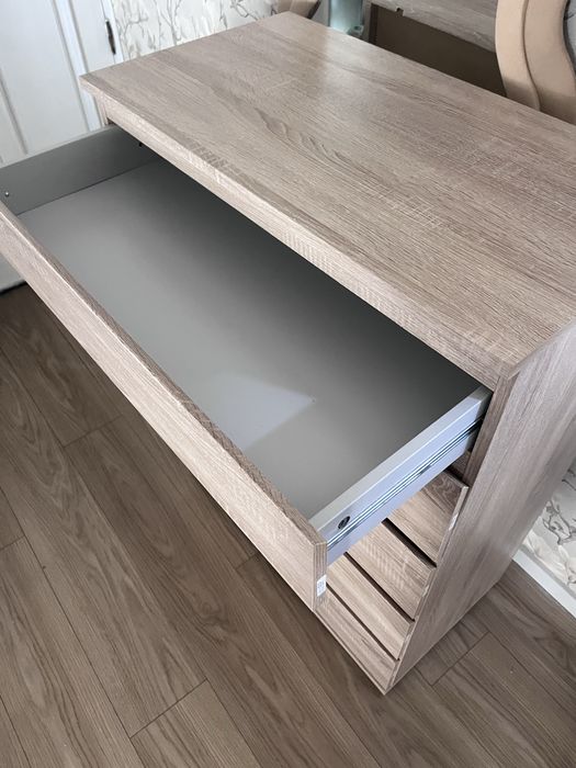 Conjunto NEW MATRIX Carvalho – Cómoda 5 Gavetas + 2 Mesas de Cabeceira