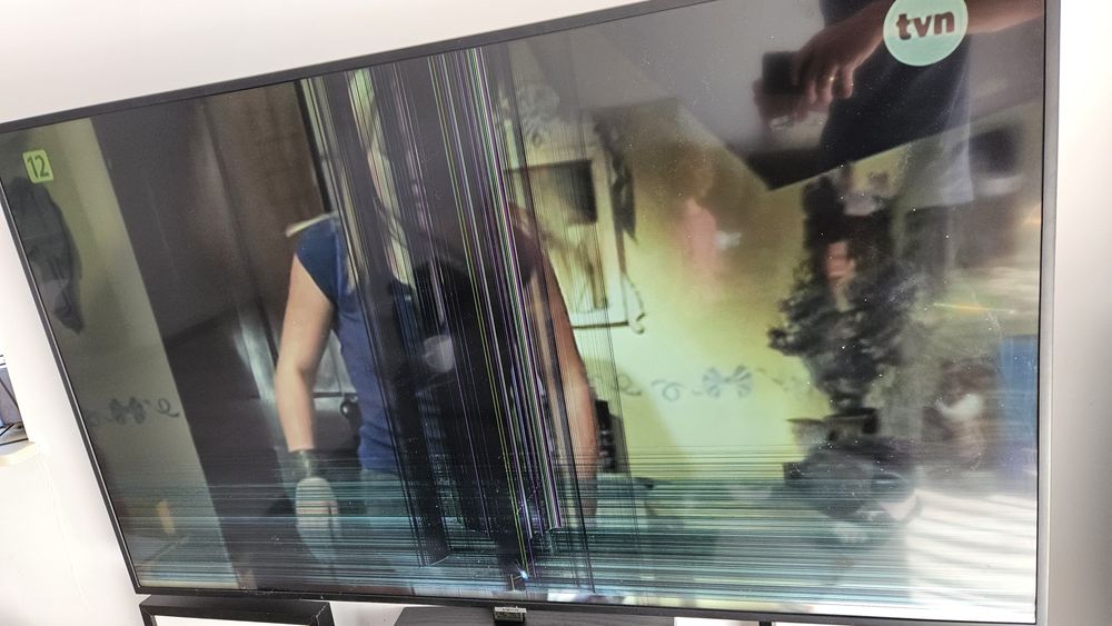 Uszkodzy telewizor samsung 55 cali UE55NU7172UXXH + płyta główna + zasilacz
