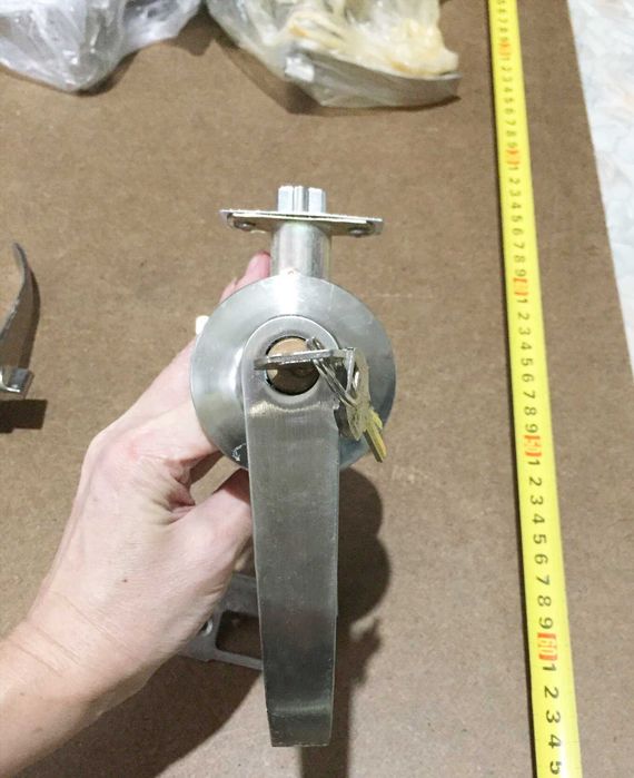 Замок врезной защелка з ручками ключами для межкомнатных дверей