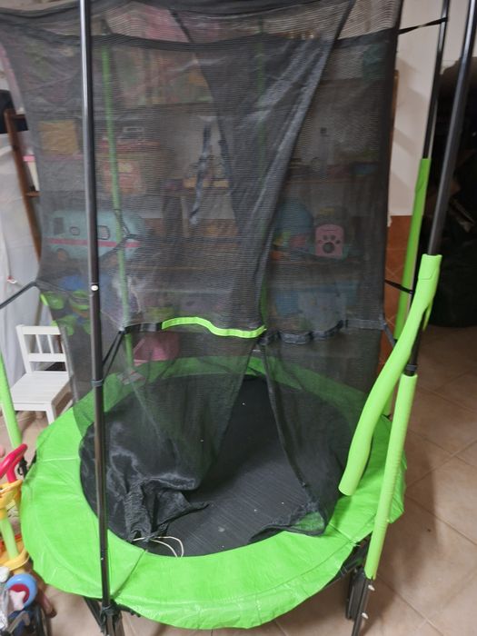 Trampolim criança