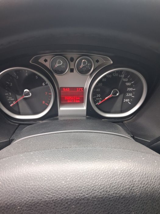 FORD Focus 1.6 бензин