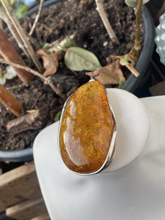 Nowy duży wisior z naturalnego bursztynu, w srebrze 925
