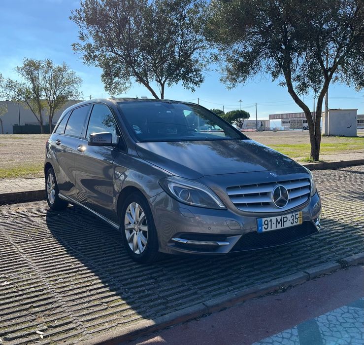 Mercedes-Benz B 200