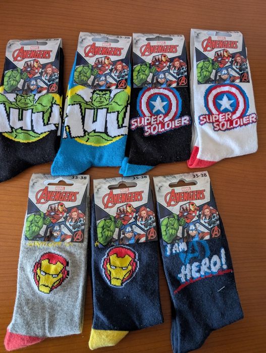 Meias da Marvel.