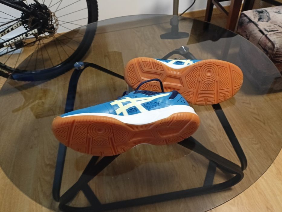 ASICS nowe buty halowe, rozmiar 42