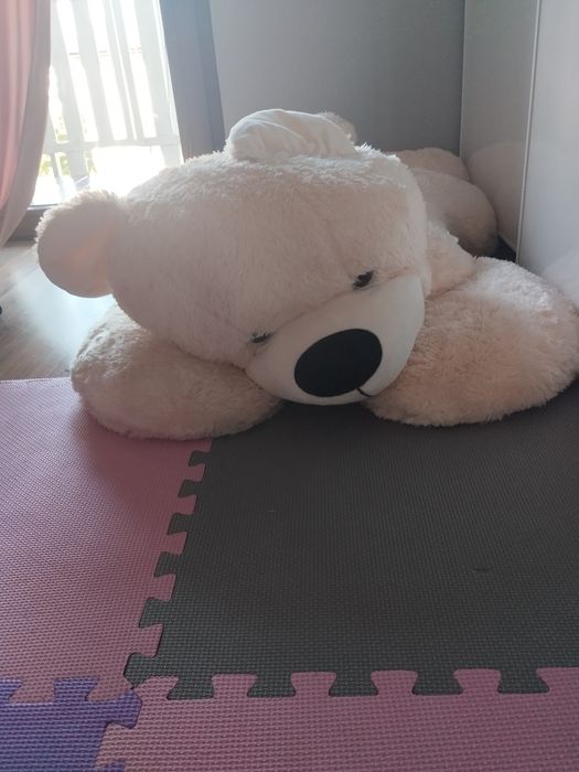 Wielki miś pluszowy do pokoju dziecięcego