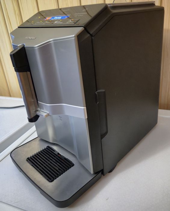 Siemens EQ.3 s300 автоматична кавомашина