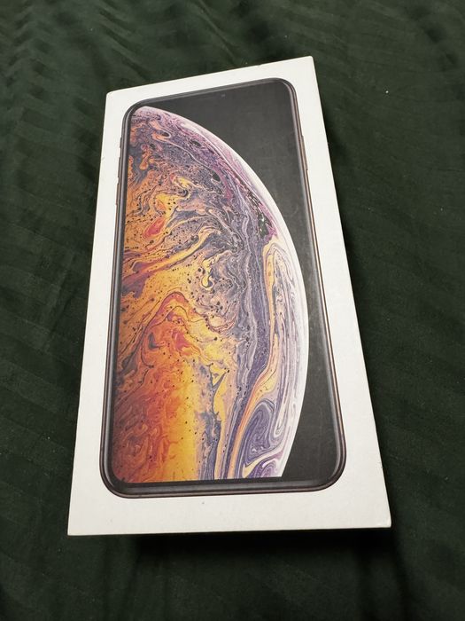 Продам iPhone xs max. 64 gb. Слстояние сурер. С коробкой