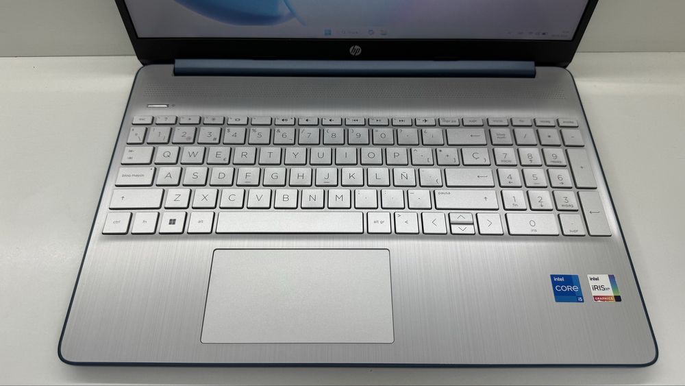 Мультимедійний ноутбук HP Laptop 15s-fq5129ns i5-12gen/ 16RAM/ 512SSD
