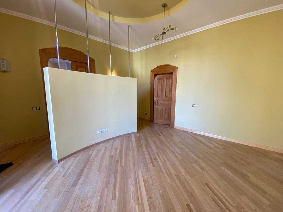 Австрійський люкс, трикімнатна квартира вул. Мазепи